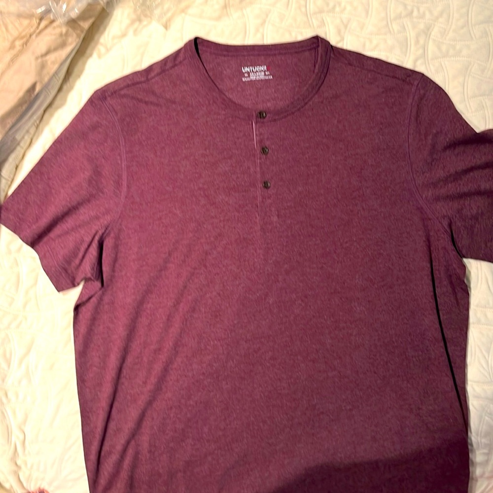 Men’s Untuckit short sleeve Henley